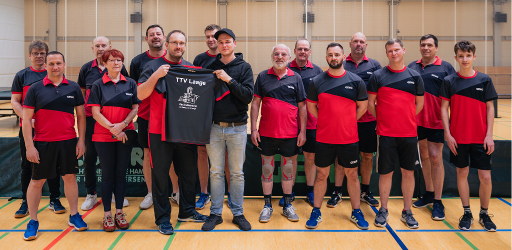 Gruppenbild des TTV Laage e.V. zusammen mit einem Partner.